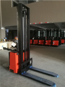 SMITH elektrisk stabler med stand 1500kg 260cm